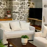 Lava House Μανδράκι