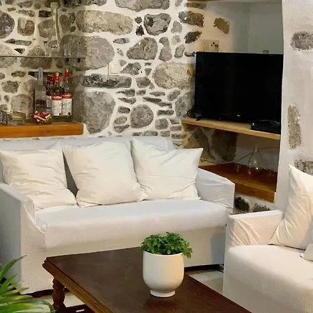 Lava House Mandraki (Nisyros)