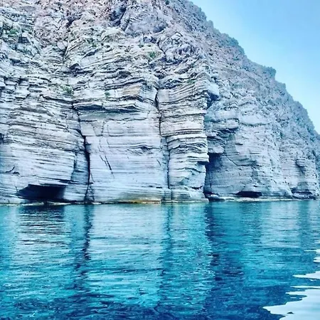 Lava House Mandraki (Nisyros)