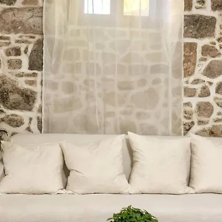 Lava House Mandraki (Nisyros)