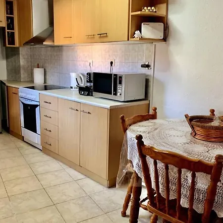 דירה Lava House