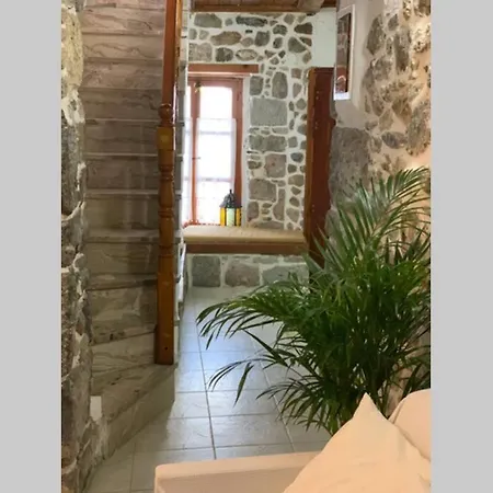 Lava House Apartment Mandraki (Nisyros)